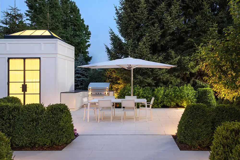 patio-dining-lighting